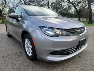 Image for 2020 Chrysler Voyager LXI ID: 7256938