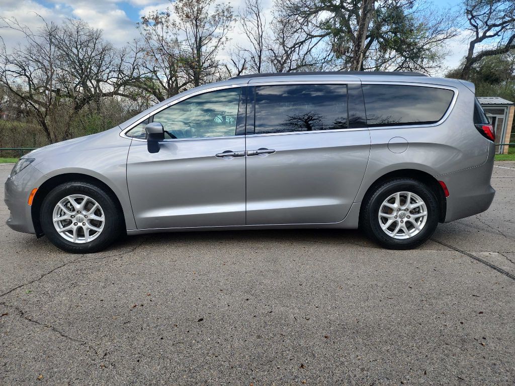 2020 Chrysler Voyager Image 4
