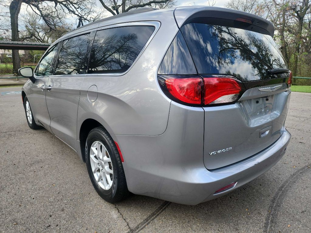 2020 Chrysler Voyager Image 5