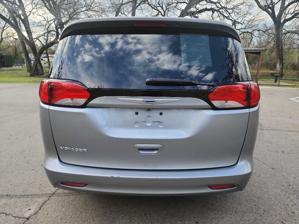 2020 Chrysler Voyager Image 6