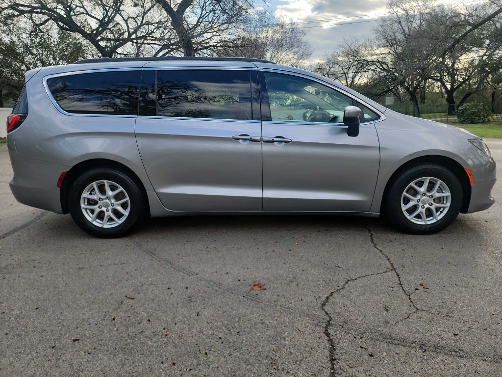 2020 Chrysler Voyager Image 9