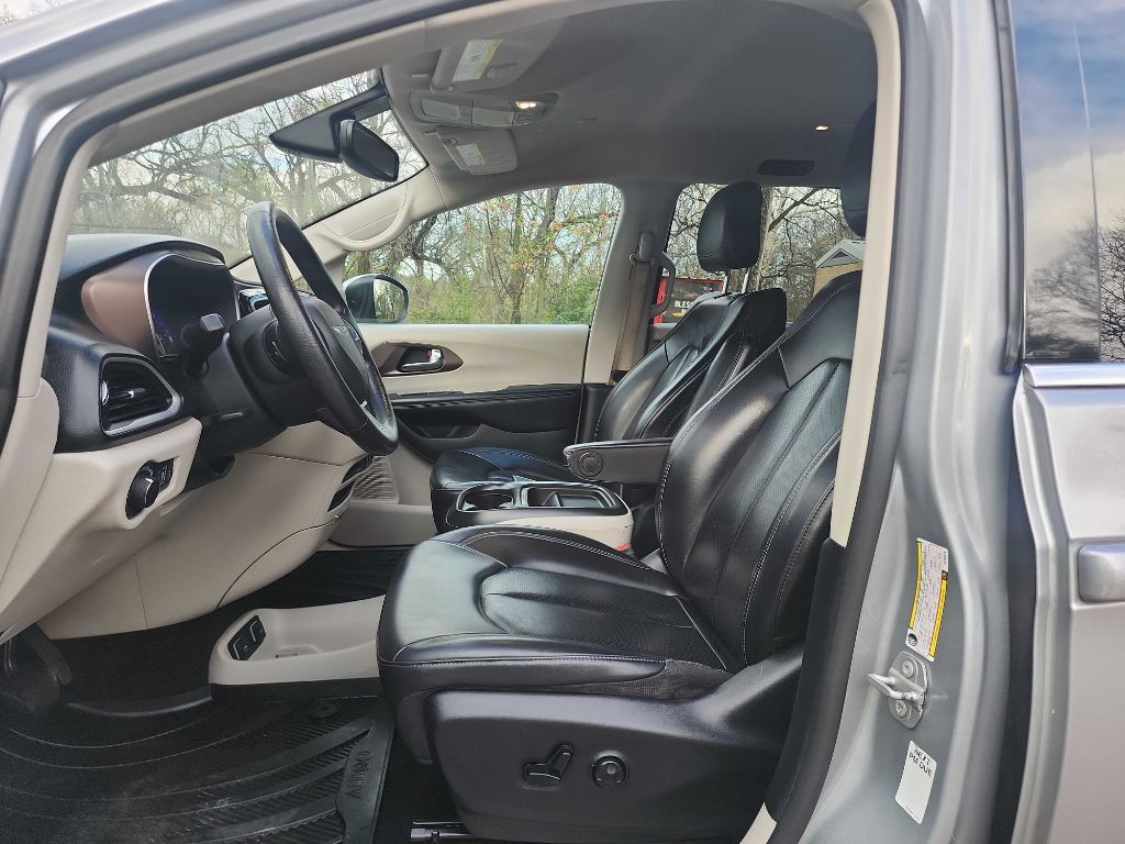 2020 Chrysler Voyager Image 12