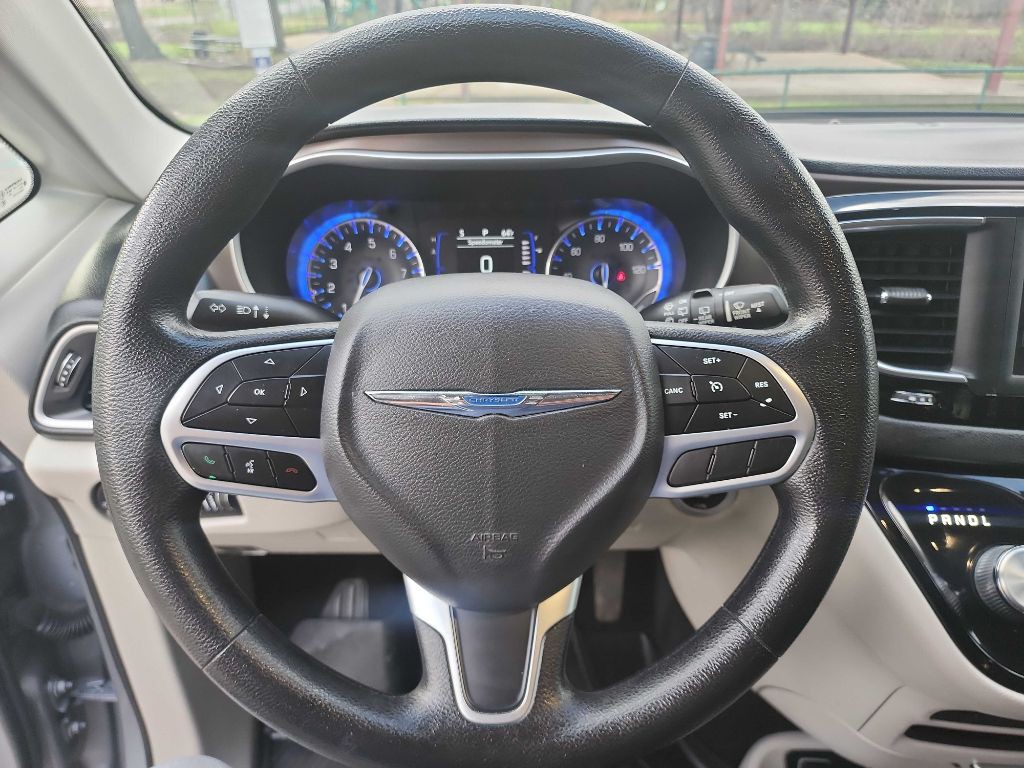 2020 Chrysler Voyager Image 13