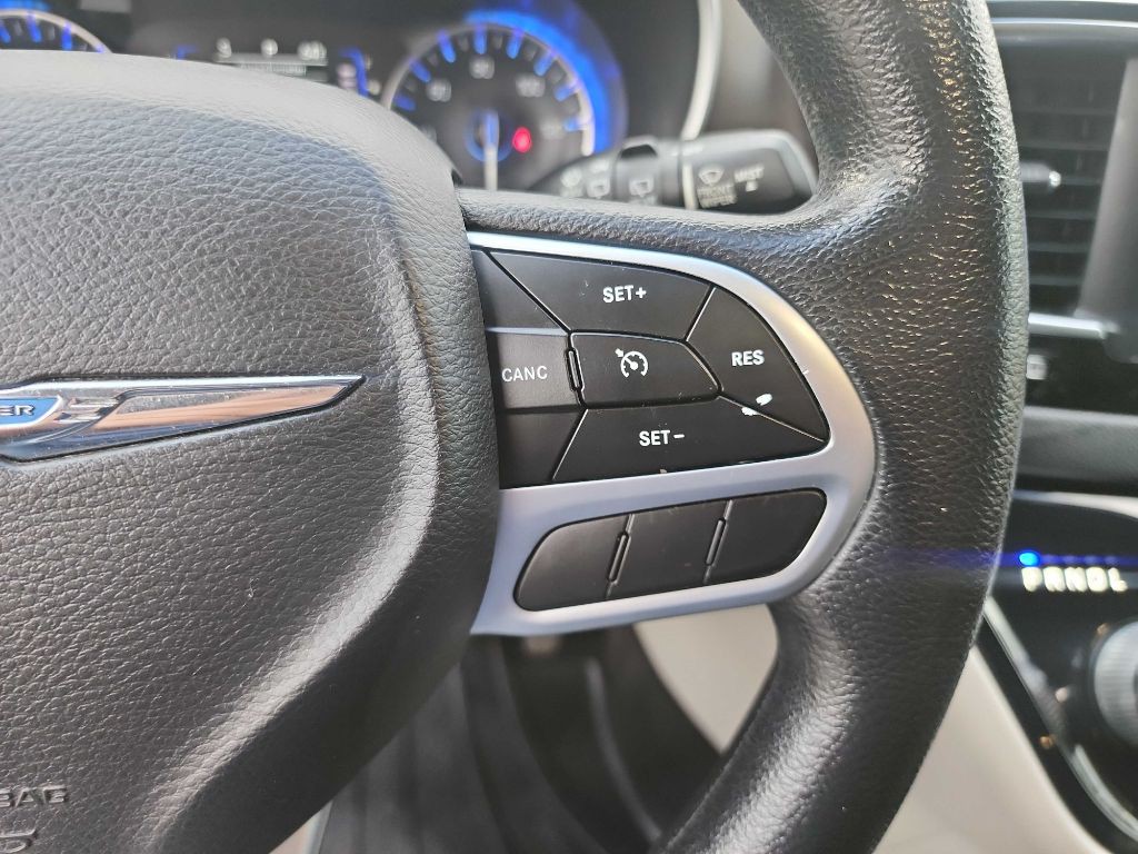 2020 Chrysler Voyager Image 15