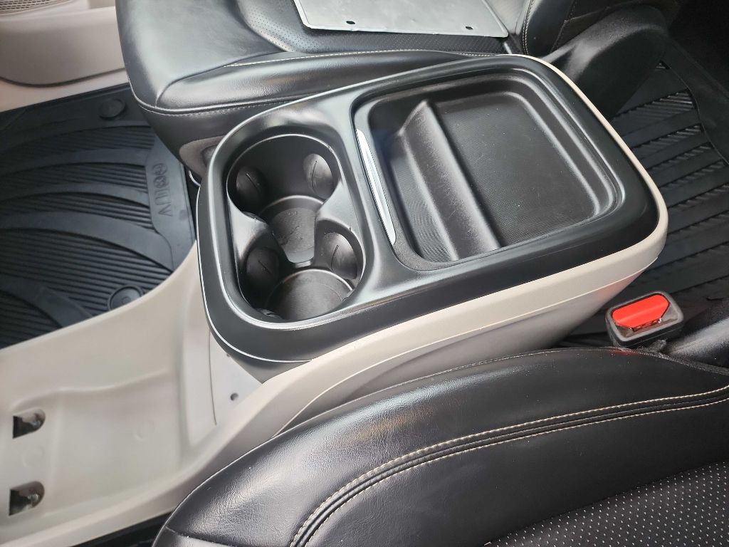 2020 Chrysler Voyager Image 22