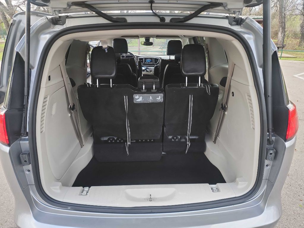 2020 Chrysler Voyager Image 27