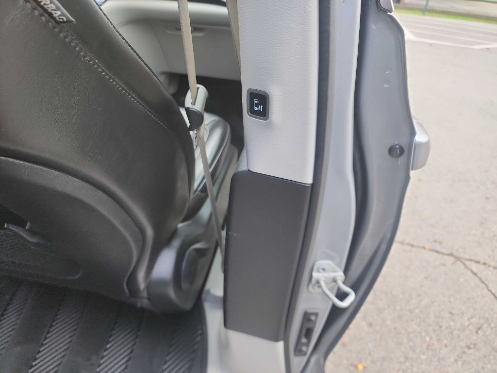 2020 Chrysler Voyager Image 32