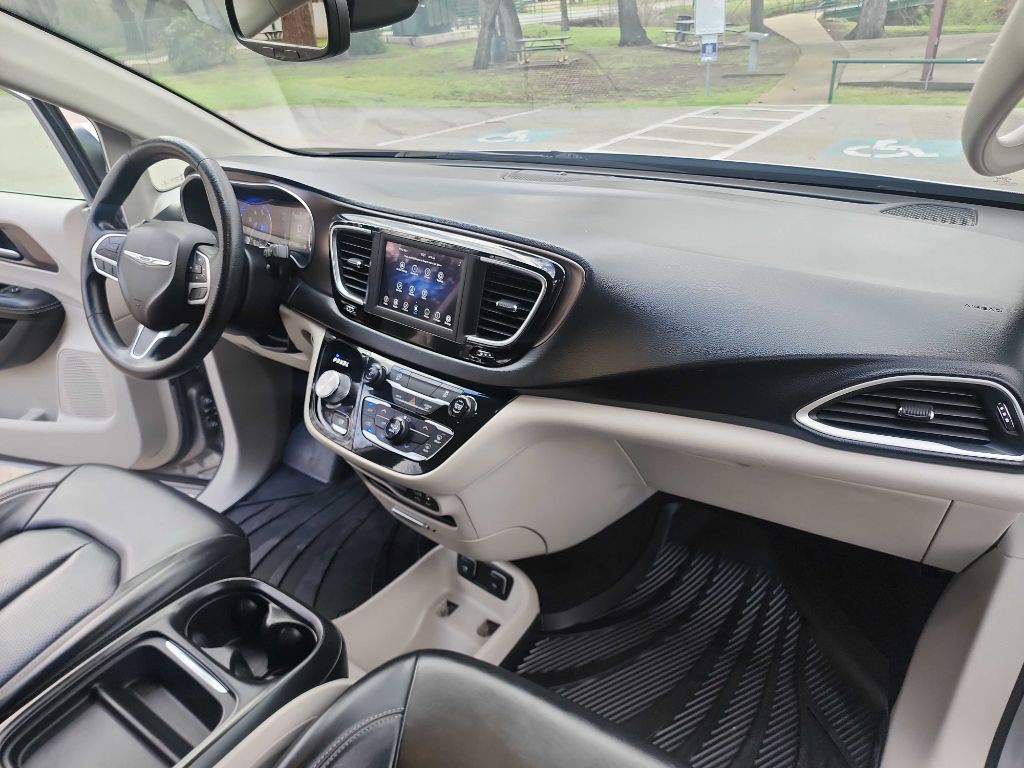 2020 Chrysler Voyager Image 37
