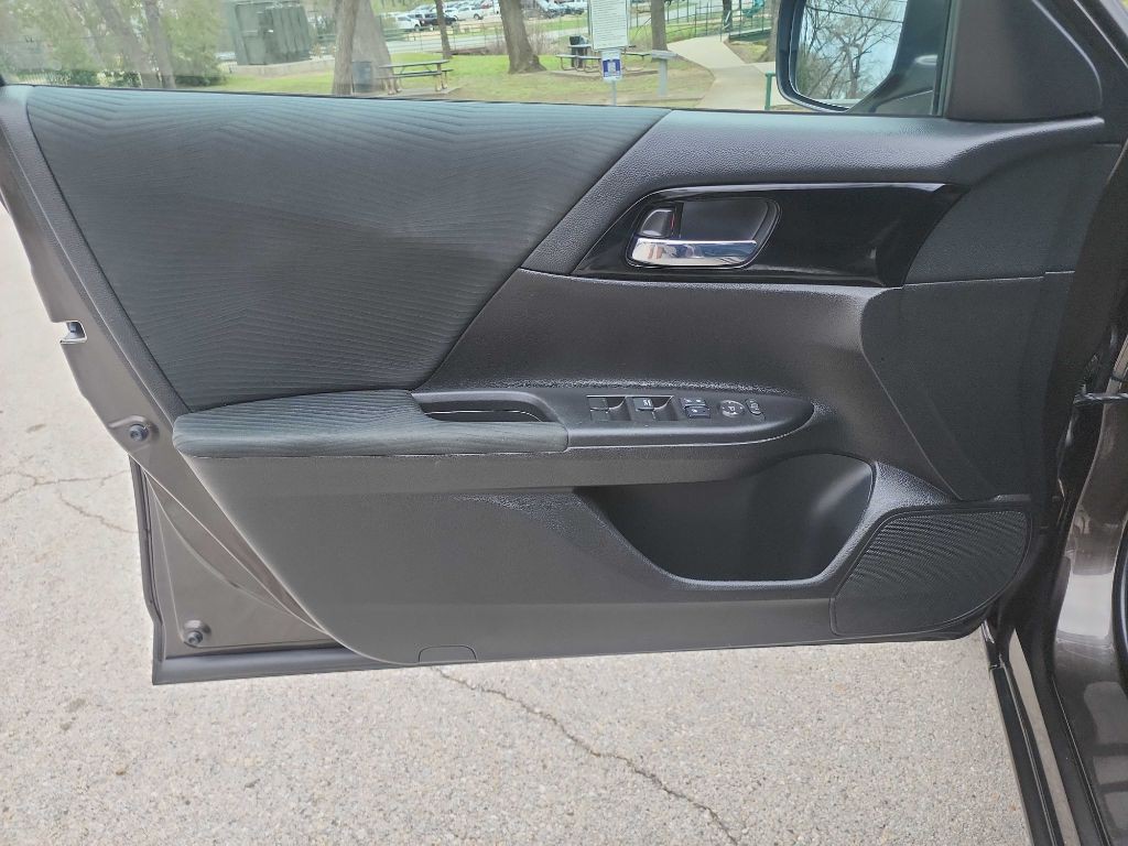 2016 Honda Accord Image 13