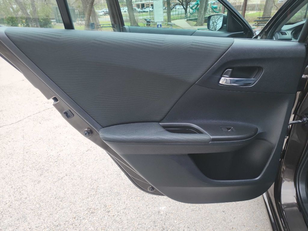 2016 Honda Accord Image 29