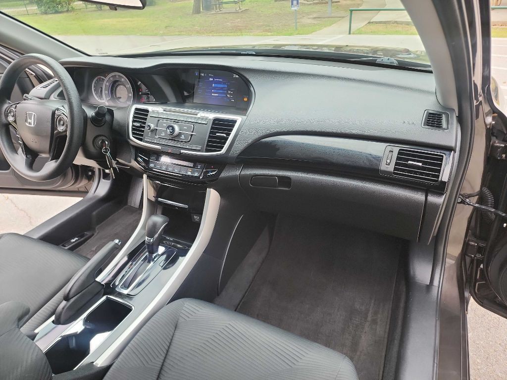2016 Honda Accord Image 35