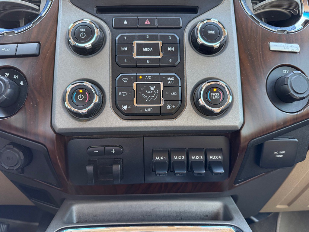 2013 Ford F-250 Image 32