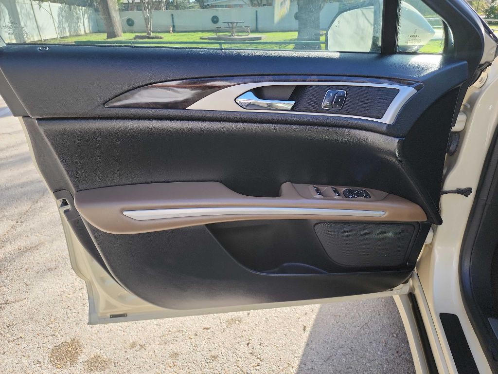 2015 Lincoln MKZ Image 13