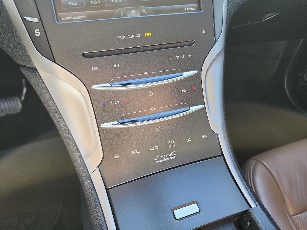 2015 Lincoln MKZ Image 23