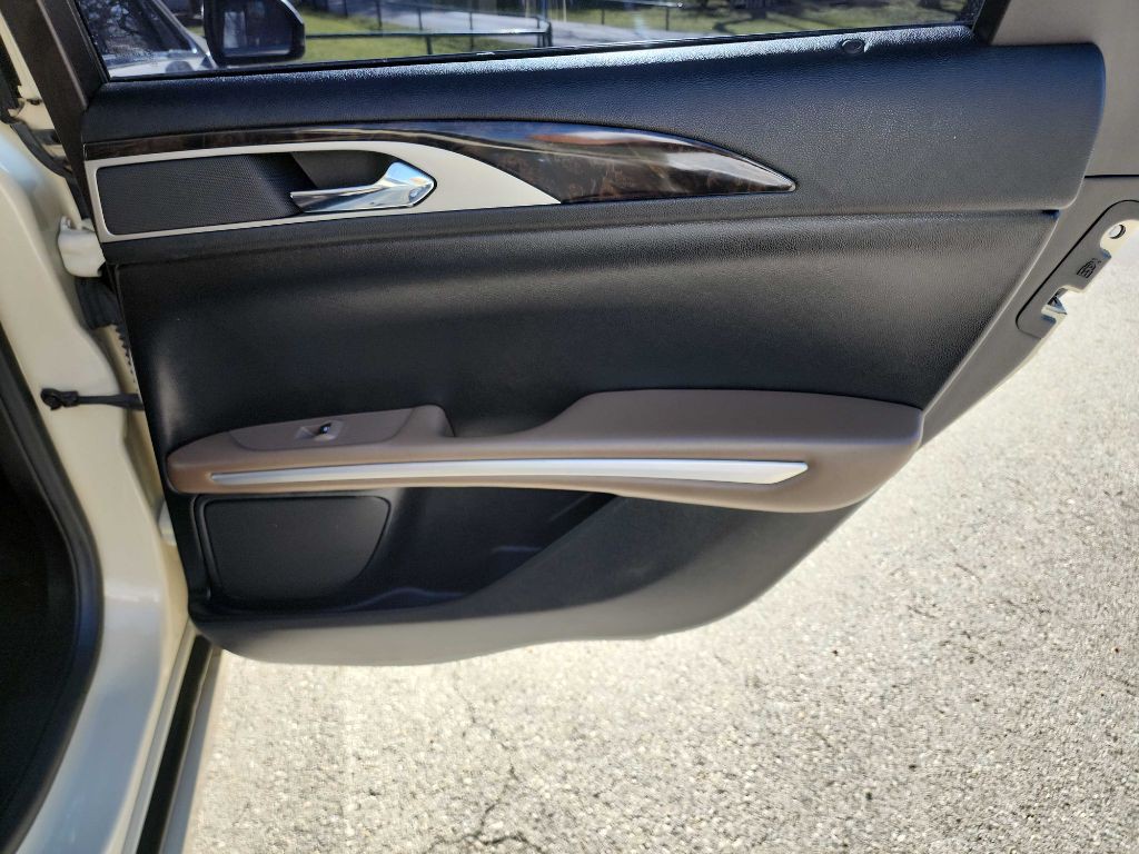 2015 Lincoln MKZ Image 28