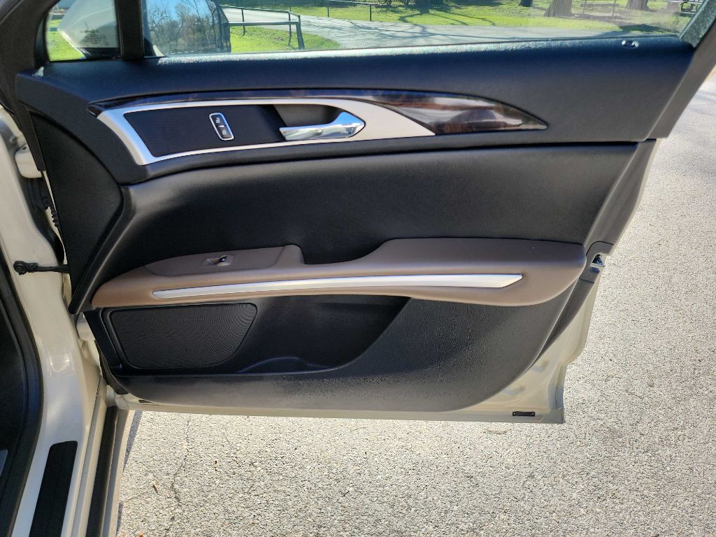 2015 Lincoln MKZ Image 31