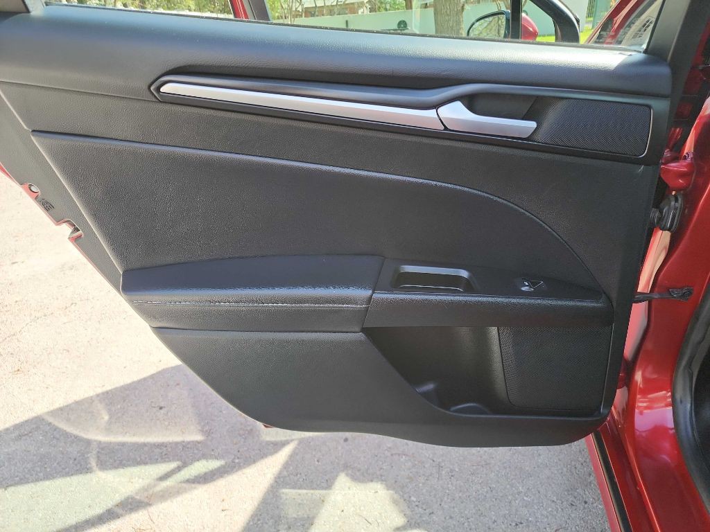 2017 Ford Fusion Image 24