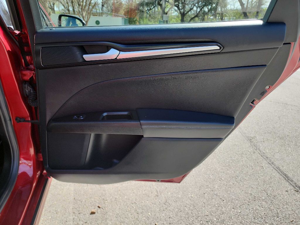 2017 Ford Fusion Image 30