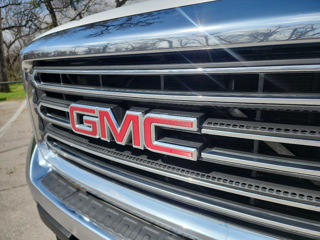 2019 GMC Sierra Image 2