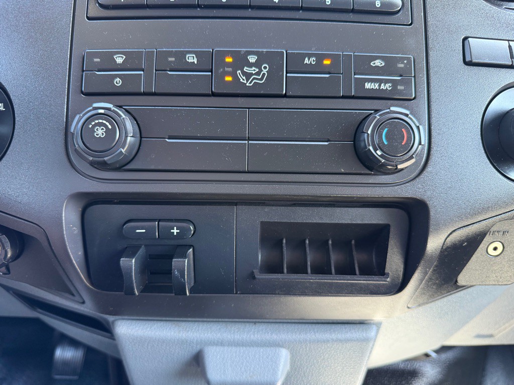 2011 Ford F-350 Image 28