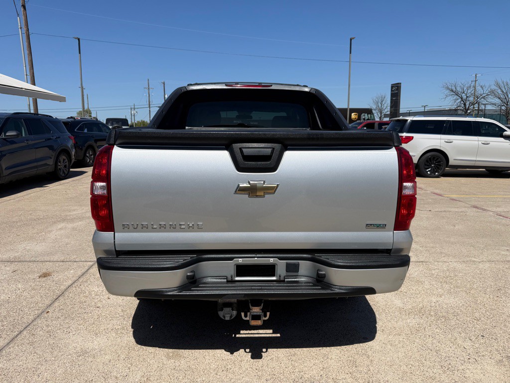 2011 Chevrolet Avalanche Image 6