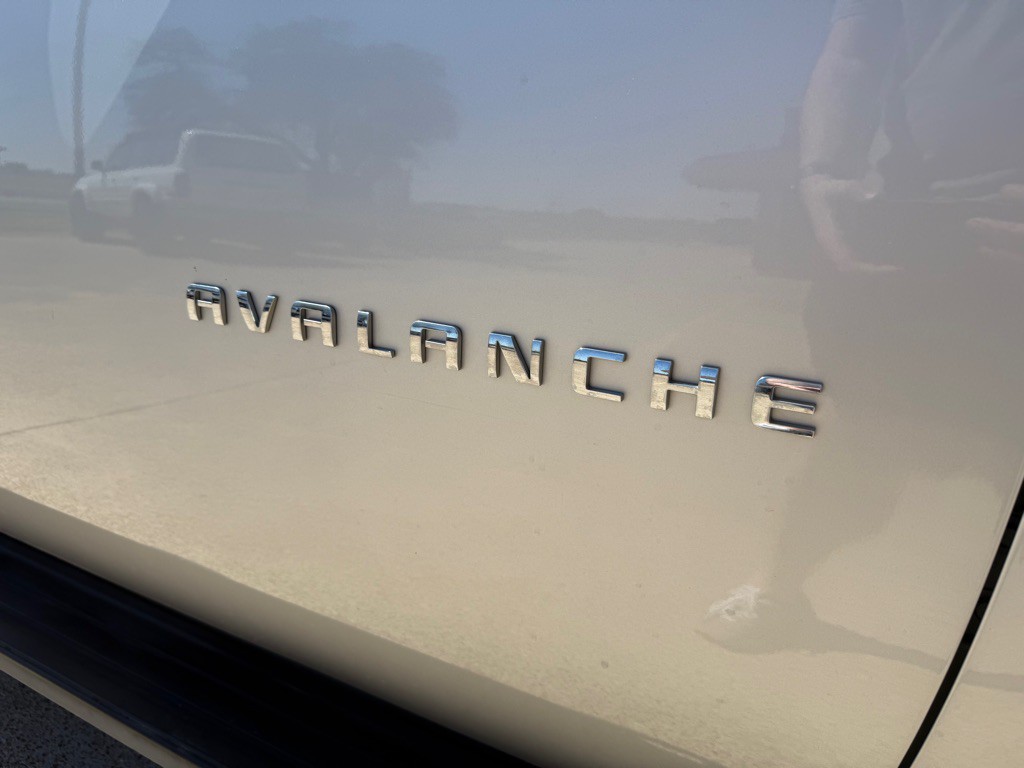 2011 Chevrolet Avalanche Image 9