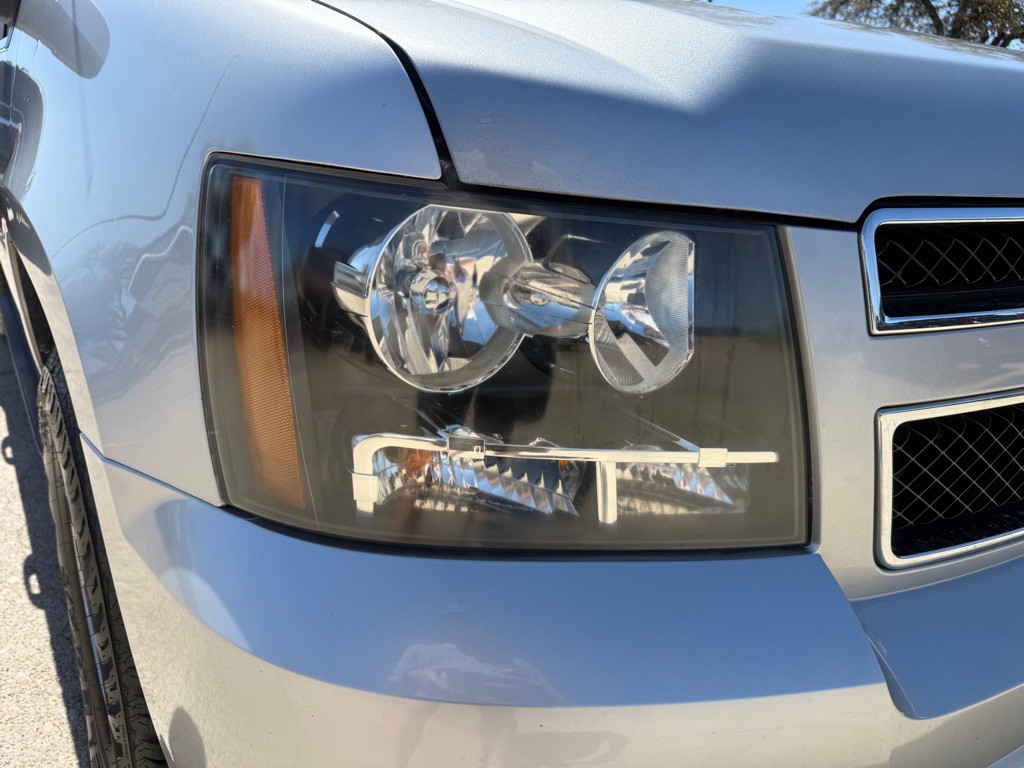 2011 Chevrolet Avalanche Image 11