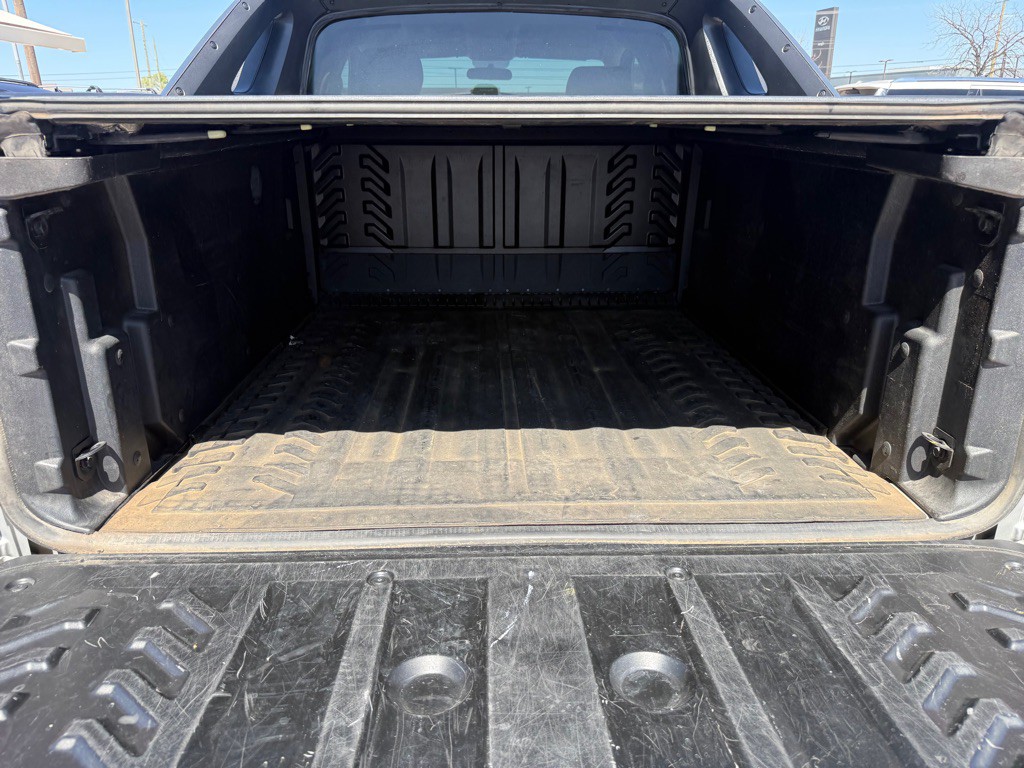 2011 Chevrolet Avalanche Image 14