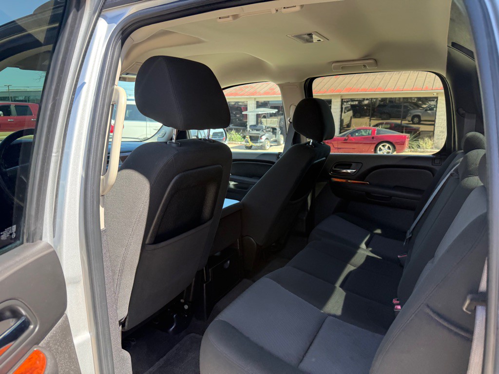 2011 Chevrolet Avalanche Image 17