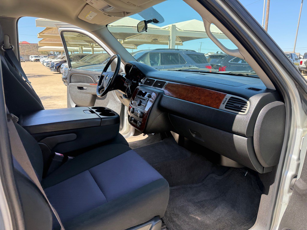 2011 Chevrolet Avalanche Image 18