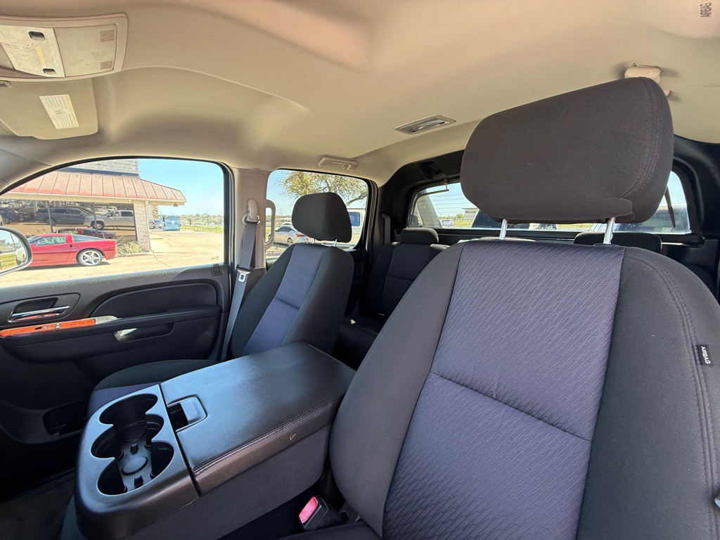 2011 Chevrolet Avalanche Image 20