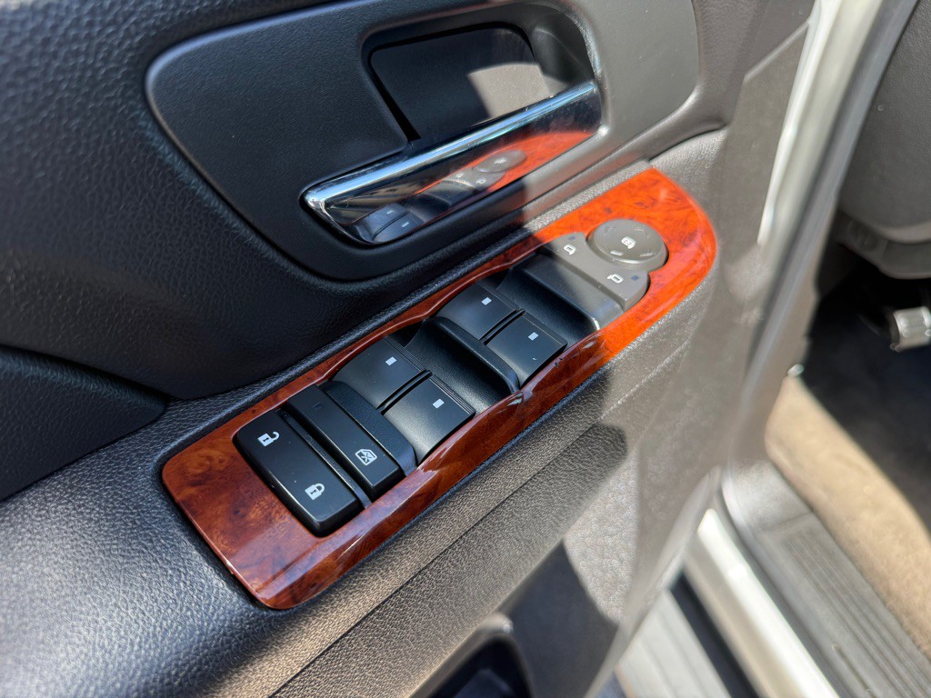 2011 Chevrolet Avalanche Image 23