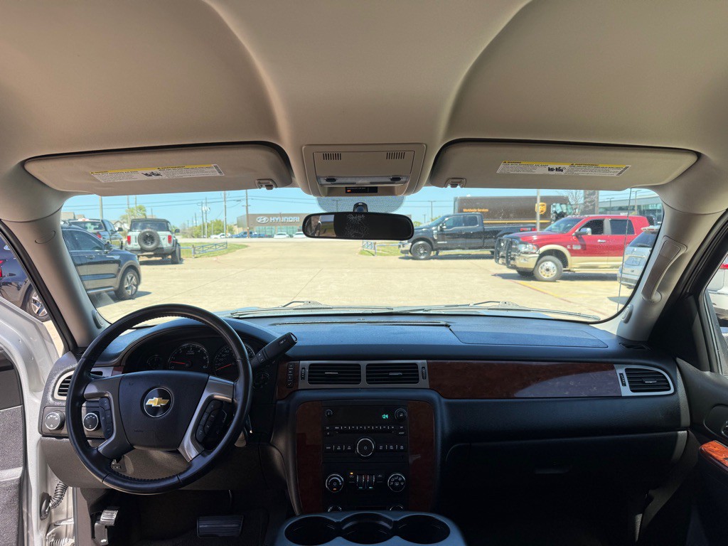 2011 Chevrolet Avalanche Image 24