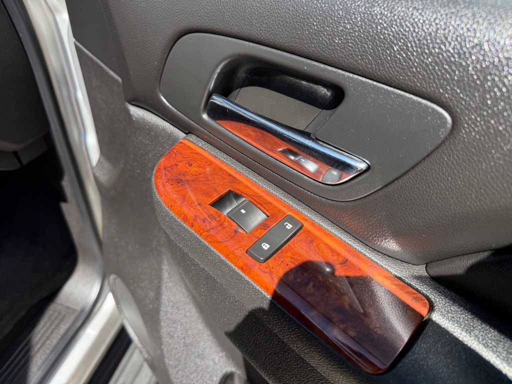 2011 Chevrolet Avalanche Image 27