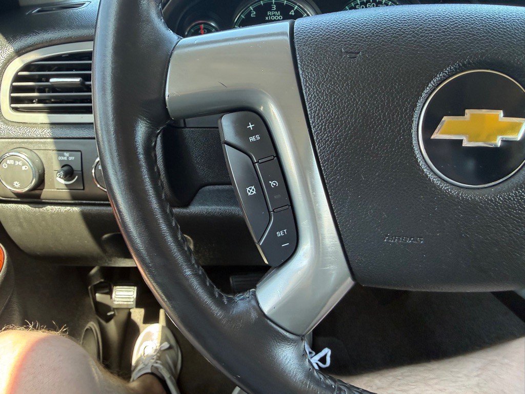 2011 Chevrolet Avalanche Image 29