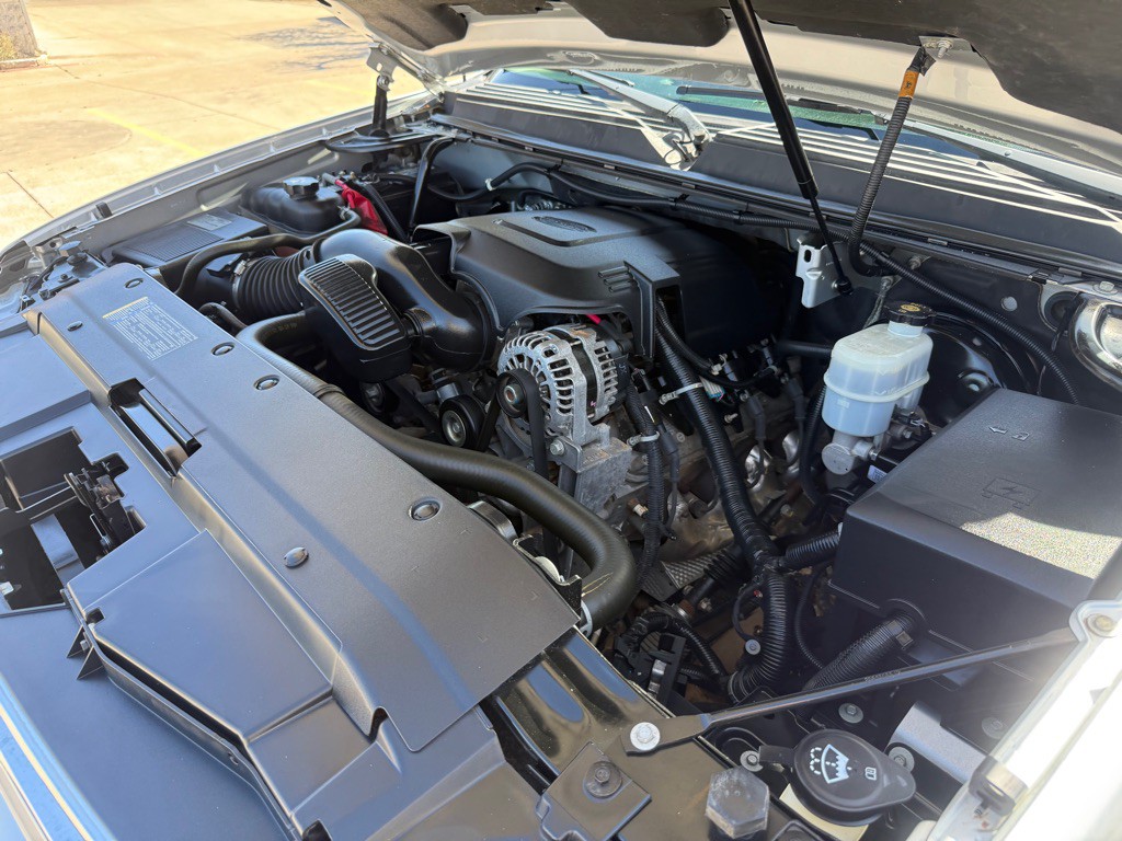 2011 Chevrolet Avalanche Image 35