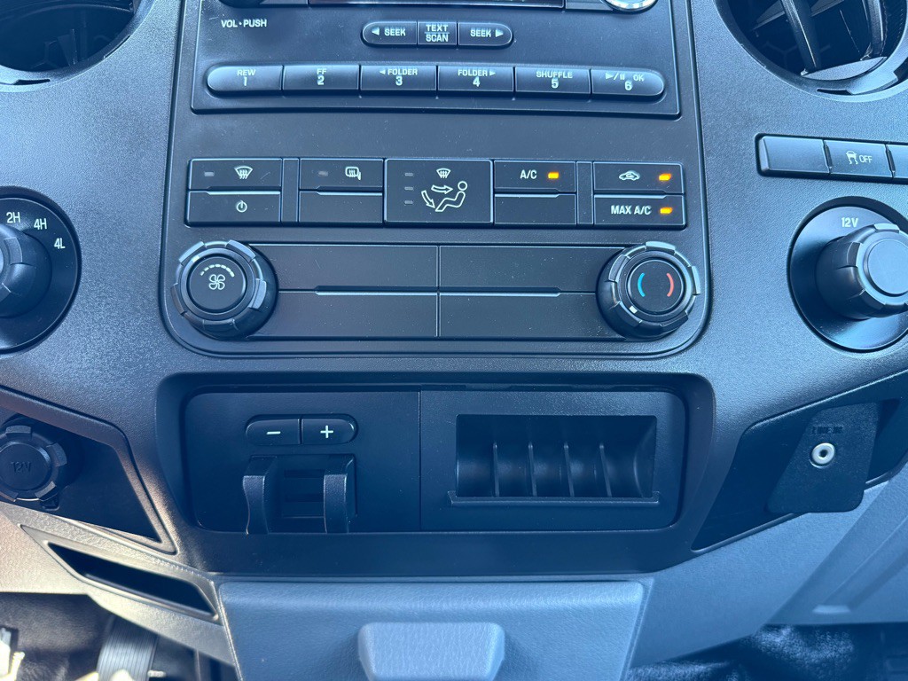 2011 Ford F-250 Image 31