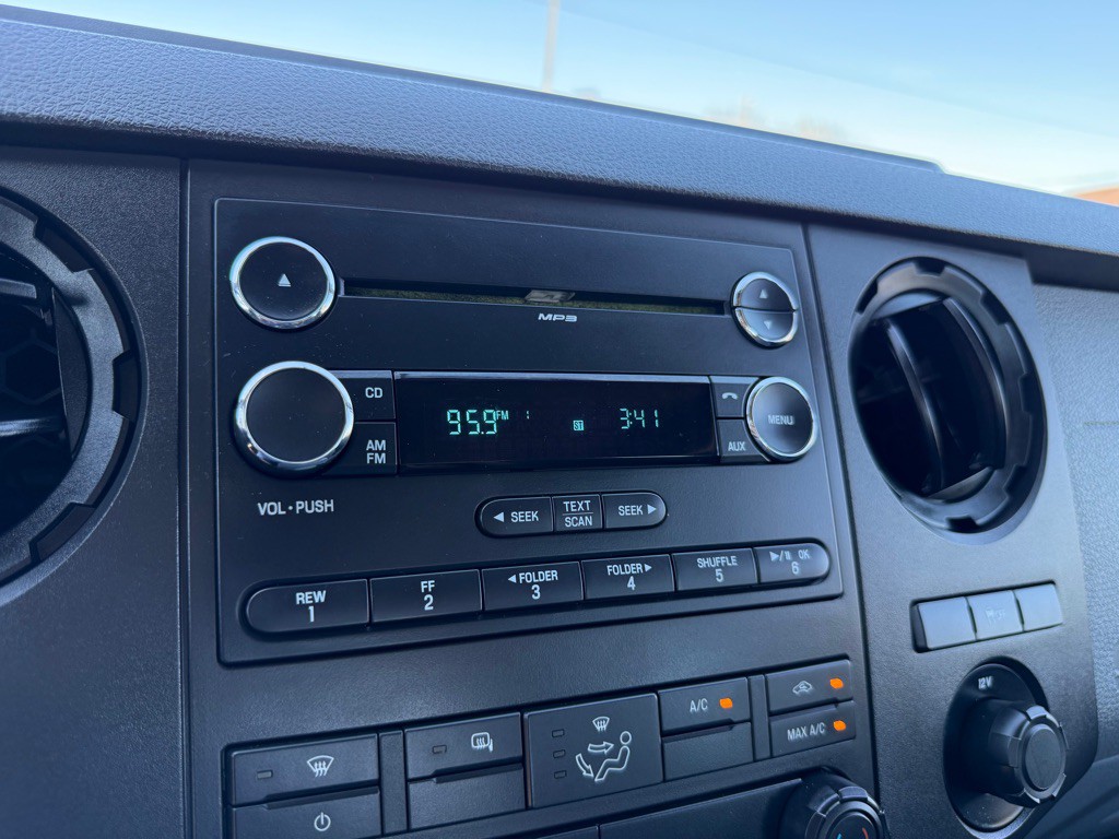 2011 Ford F-250 Image 32