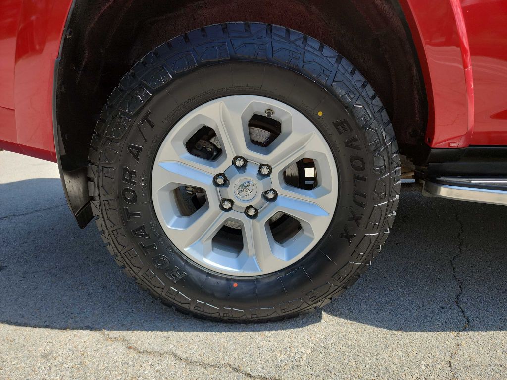 2016 Toyota 4Runner Image 13