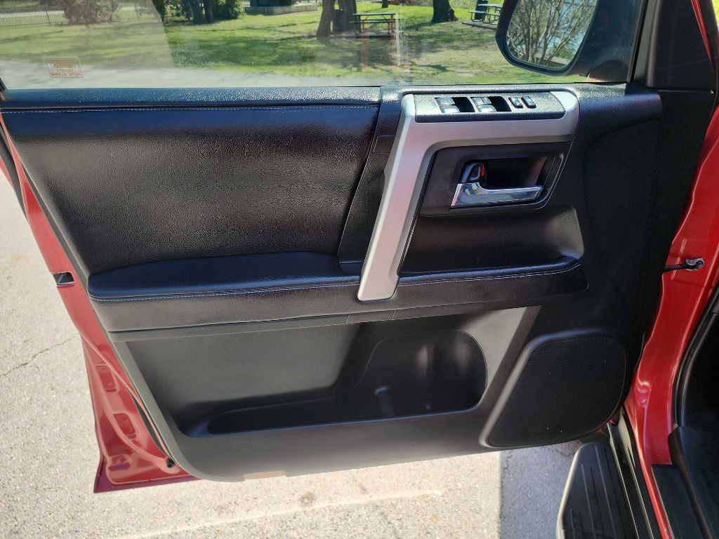 2016 Toyota 4Runner Image 16