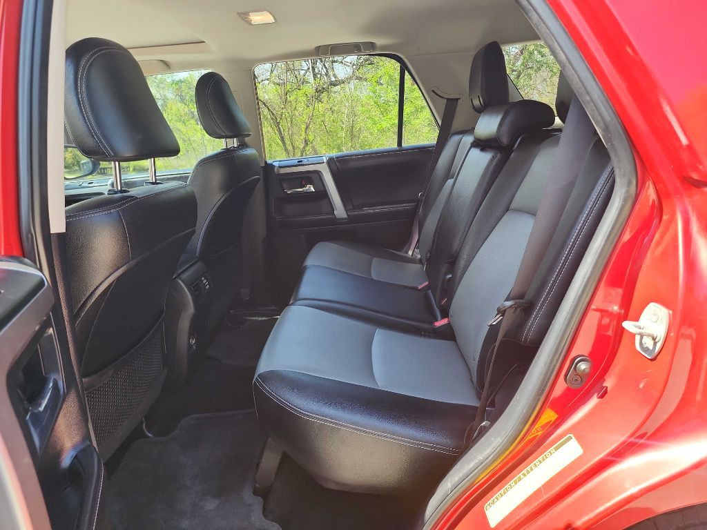 2016 Toyota 4Runner Image 31