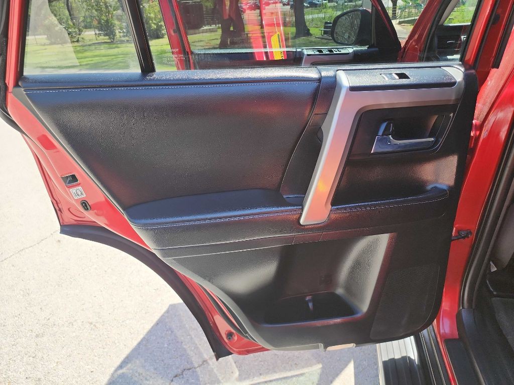 2016 Toyota 4Runner Image 33