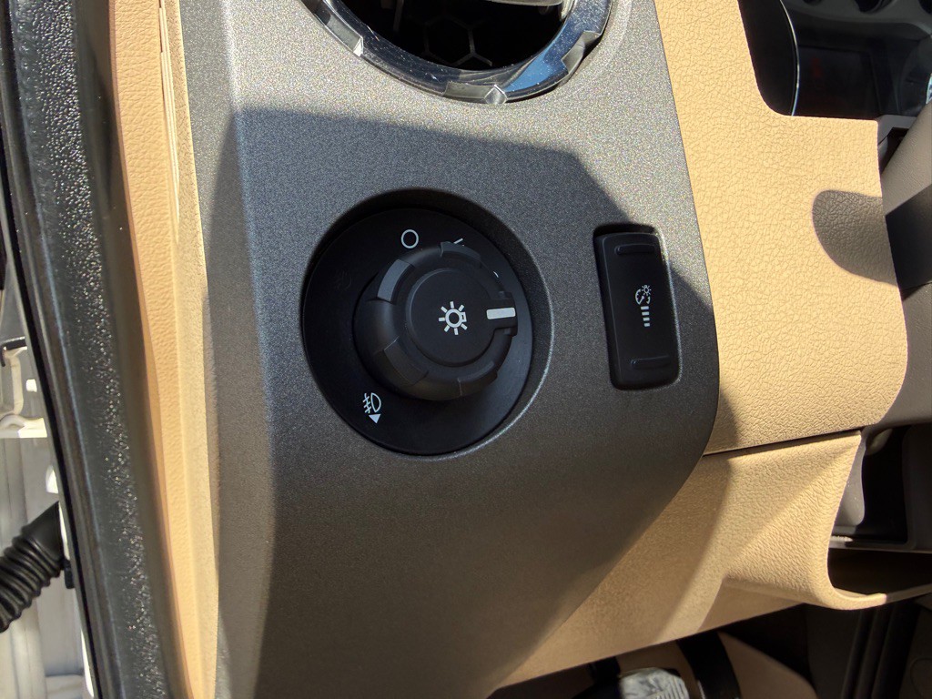 2011 Ford F-350 Image 21