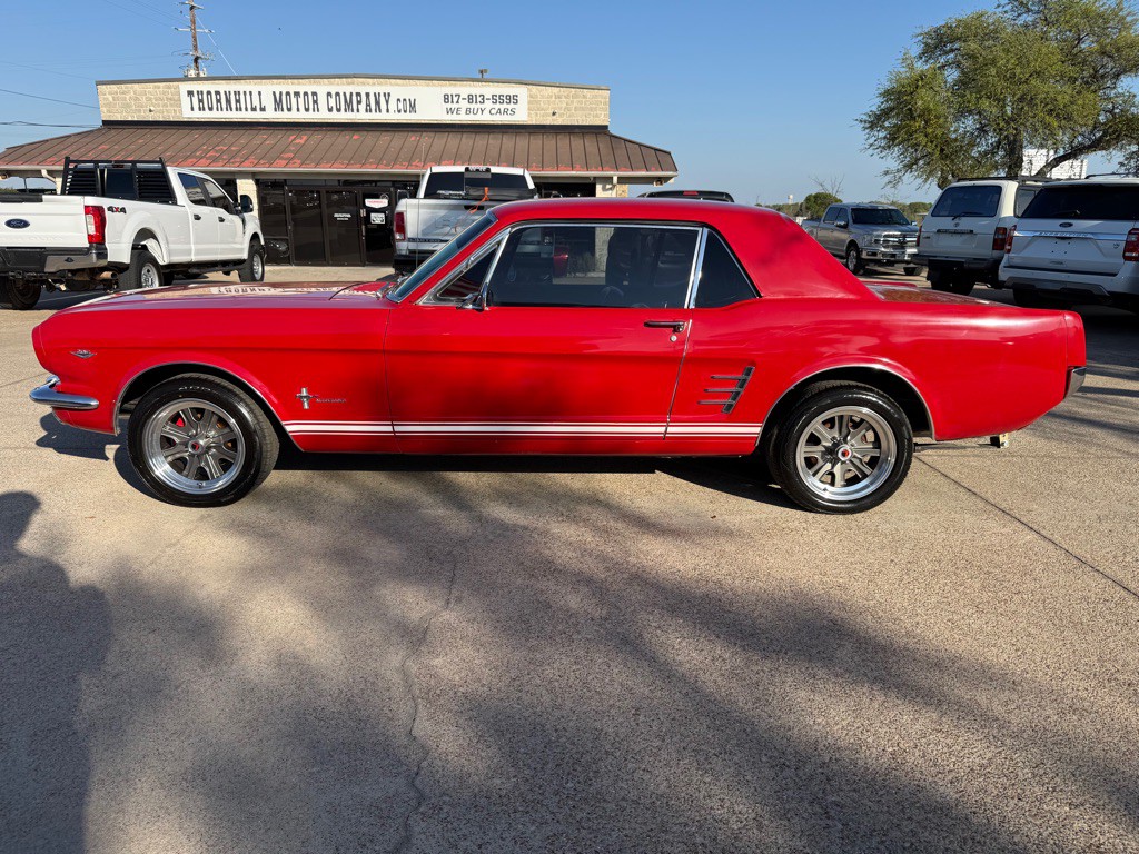 1966 Ford Mustang Image 4