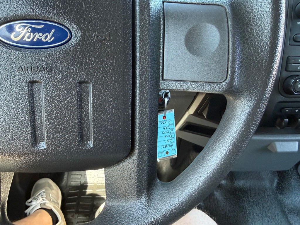 2011 Ford F-250 Image 27