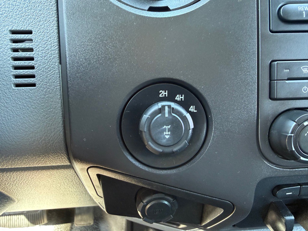 2011 Ford F-250 Image 28