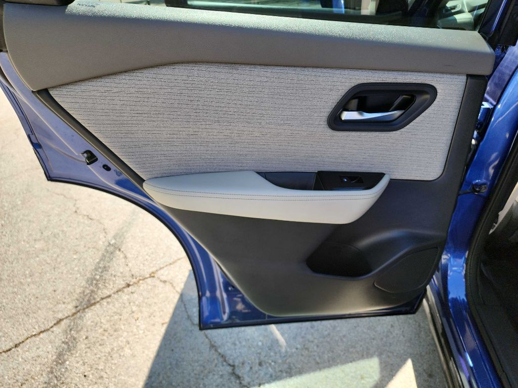 2023 Nissan Rogue Image 24