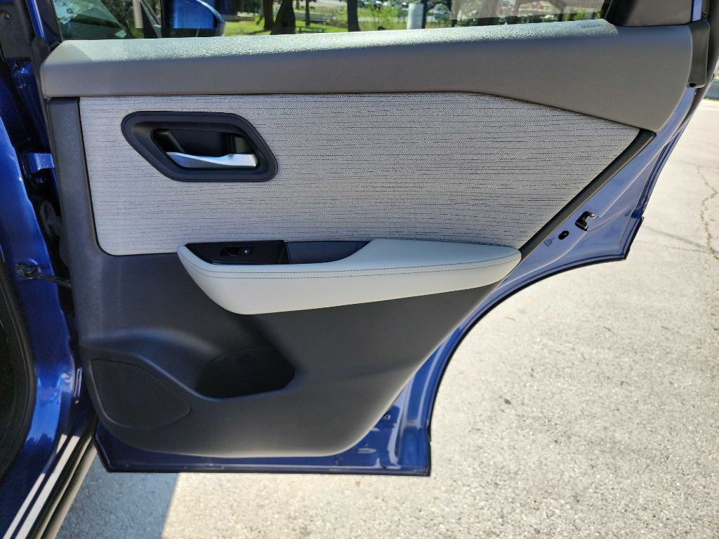 2023 Nissan Rogue Image 32
