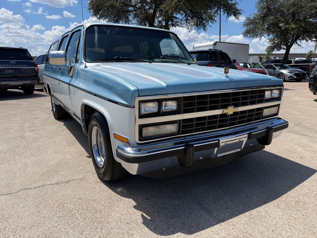 1991 Chevrolet Suburban Image 1