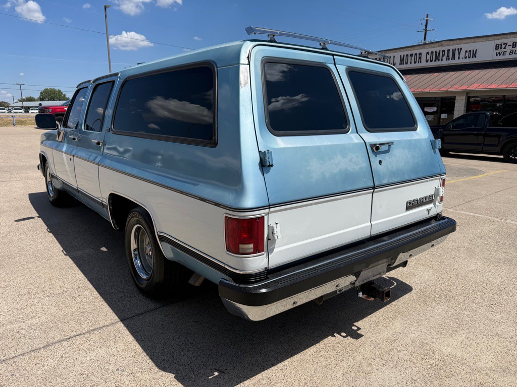1991 Chevrolet Suburban Image 5